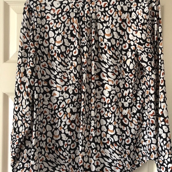 Multi colored blouse. - Picture 2 of 6